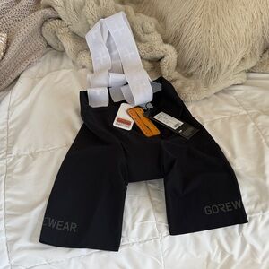 GOREWEAR Women's Black Athletic Shorts